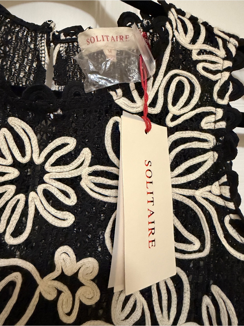 NWT Solitaire Black Crochet Floral Lace Sleeveless Top Medium - Picture 3 of 6